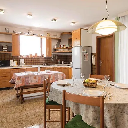 Biserka 1495 公寓 班约勒