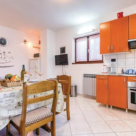 Biserka 1495 公寓 班约勒